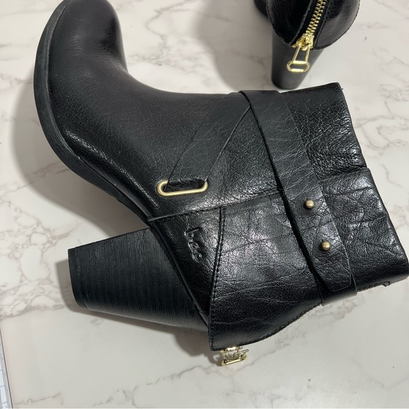 BOC Richardson Black Leather Chunky Heel Ankle Boots with Gold Accents -- 8.5 - Picture 5 of 11